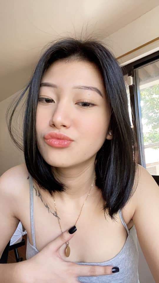 Cô giáo xinh đẹp của võ đài mặc đồ lót gợi cảm và chơi đùa với chiếc nhẫn để uốn cong B và xoa bóp sữa cám dỗ